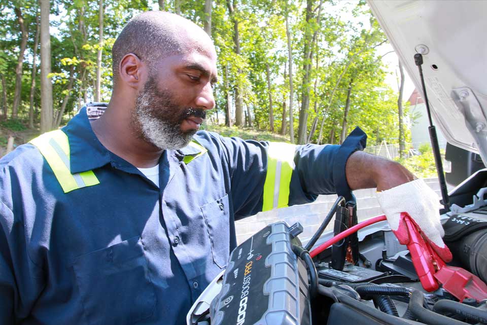 Emergency roadside service car battery charging